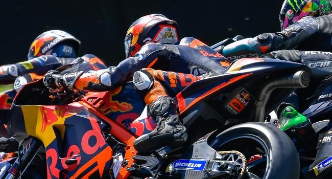 Dihantam Marquez, Binder Tak Bisa Bernafas Karena Airbag Meledak