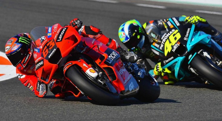 MotoGP Valencia: Rossi Start 10 Karena Manfaatkan Slipstream Bagnaia