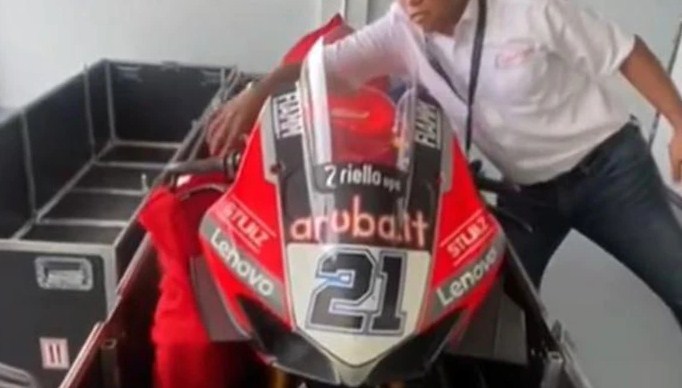 Staf Sirkuit Mandalika Dipecat Karena Buka Paket Motor Ducati Superbike