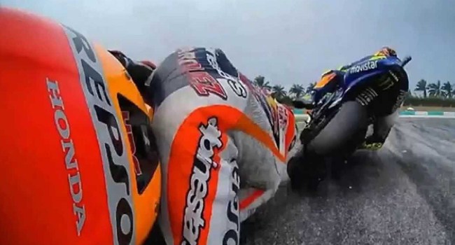 Sepang Clash: Marquez Jatuh, Rossi Pantas Dihukum