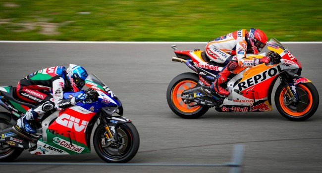 Tak Peduli Adik Sendiri, Marquez Tetap Rujak Alex di Garis Finis