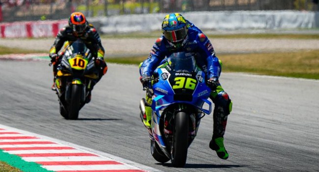 Penjelaskan Mengapa Pembalap MotoGP Turunkan Kaki Sebelum Masuk Tikungan