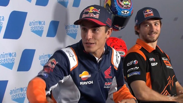 MotoGP Australia: Momen Lucu Izan Tak Bisa Bahasa Inggris, Marquez Bantu Translate