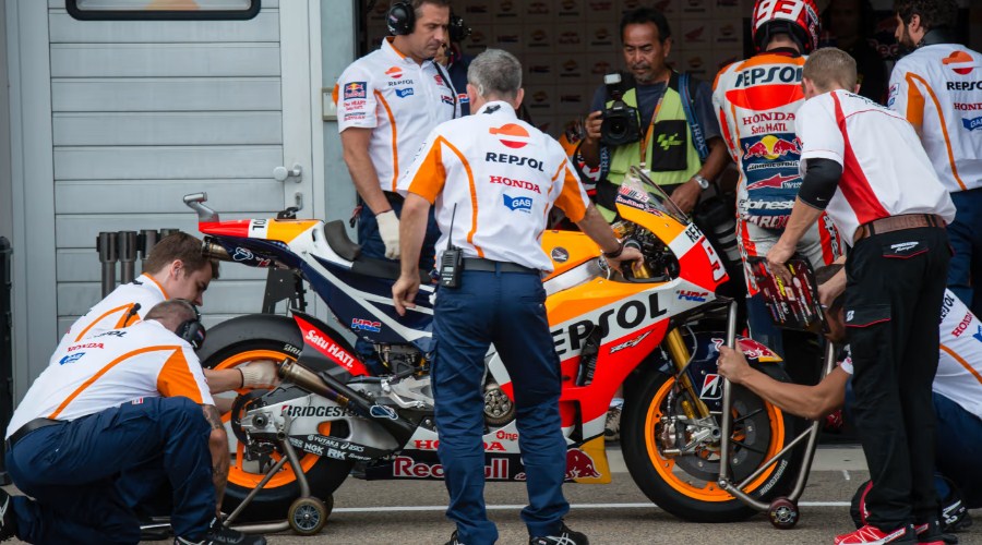 Dokumenter Amazon Ungkap Kelicikan Marquez Curangi Motor Pedrosa