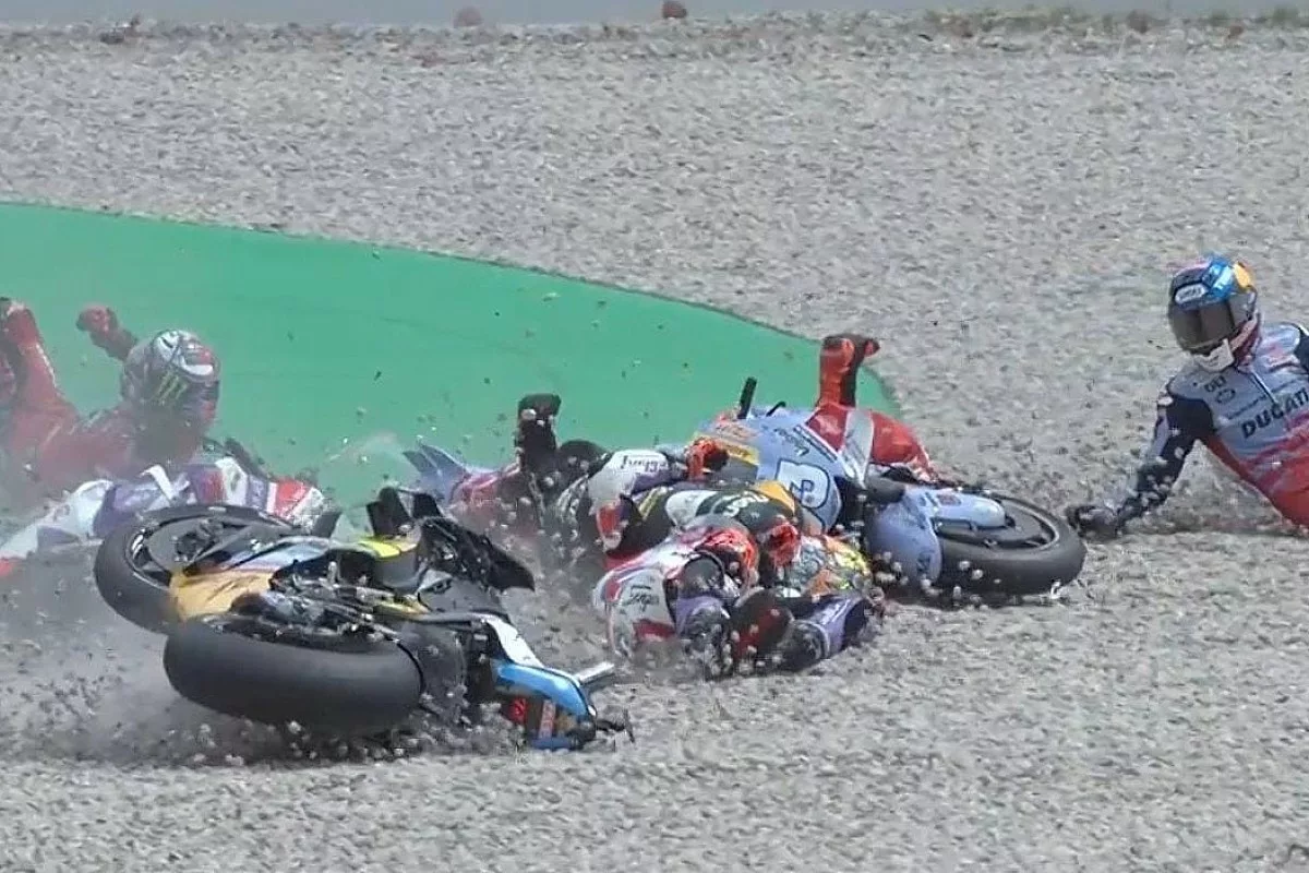 motogp catalan gp 2023 caida e 2 jpg