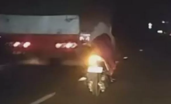 Pemotor masuk jalan tol 2