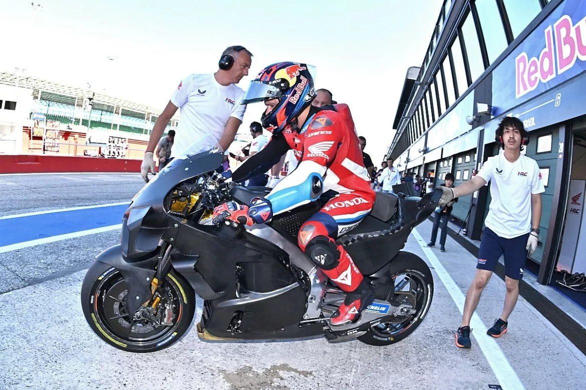 stefan bradl repsol honda team