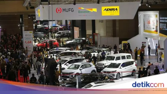 jokowi jajal kabin kijang innova zenix di iims 2023 8 169