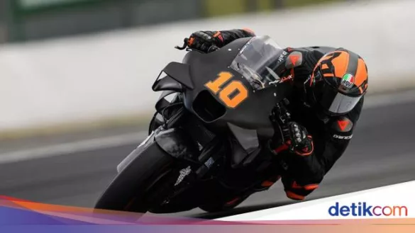 luca marini saat menggeber motor honda 169