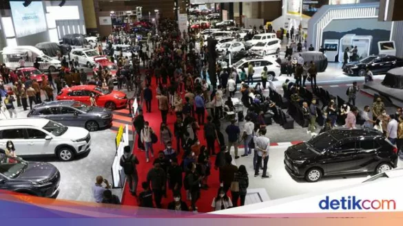 jokowi jajal kabin kijang innova zenix di iims 2023 7 169