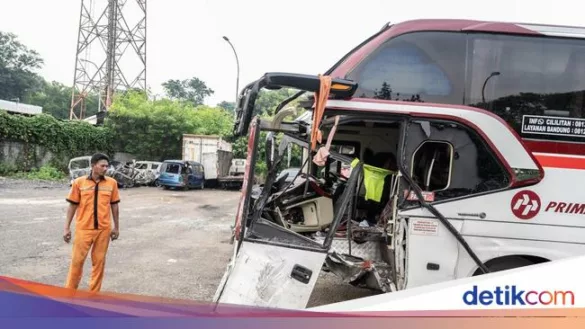 begini kondisi bus primajasa yang terlibat kecelakaan maut di tol jakarta cikampek 169