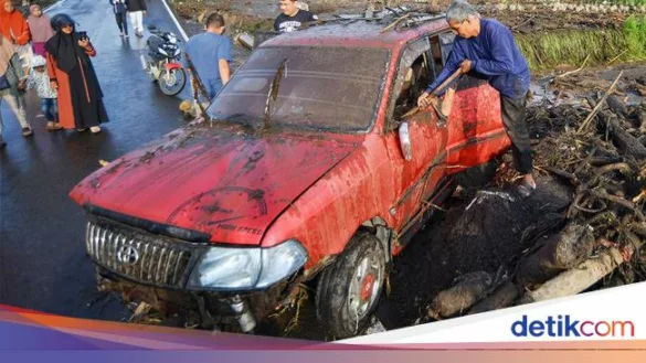 kondisi mobil dan motor yang jadi korban lahar dingin marapi 3 169