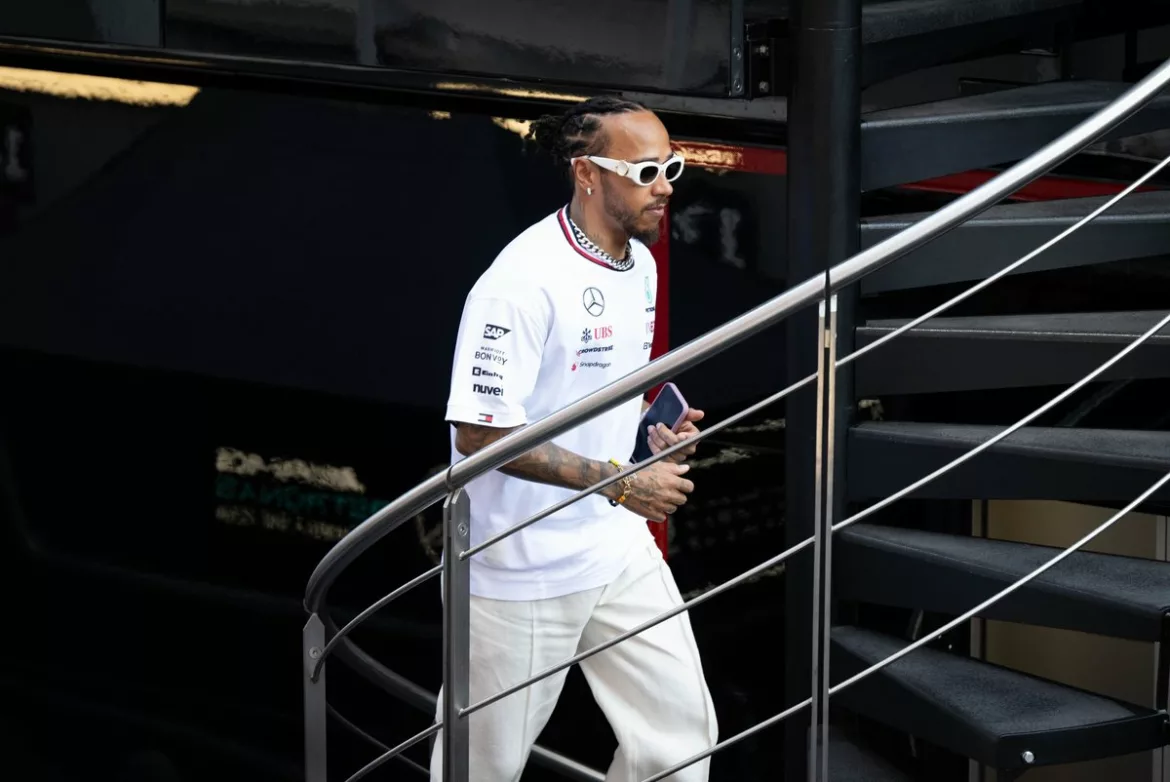 lewis hamilton del equipo merc